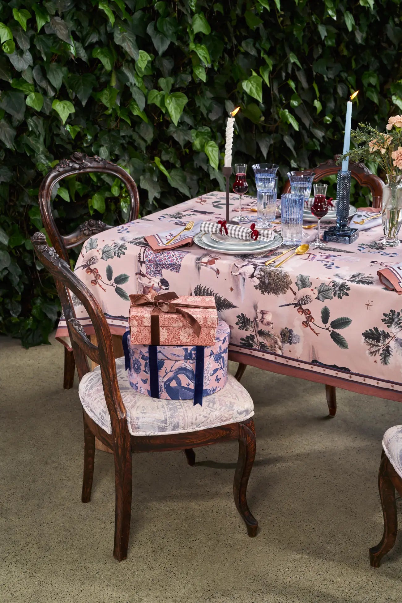 Simple Yet Elegant Finishing: The tone-on-tone hem adds an understated yet refined touch.