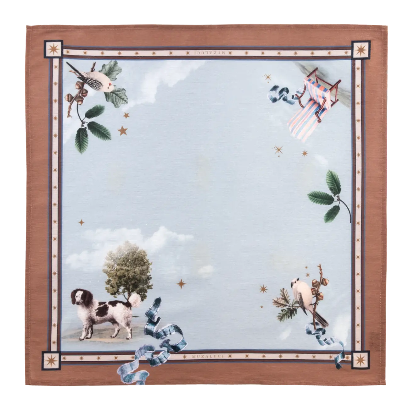 Premium napkins in tone-on-tone hem, with linen texture finish