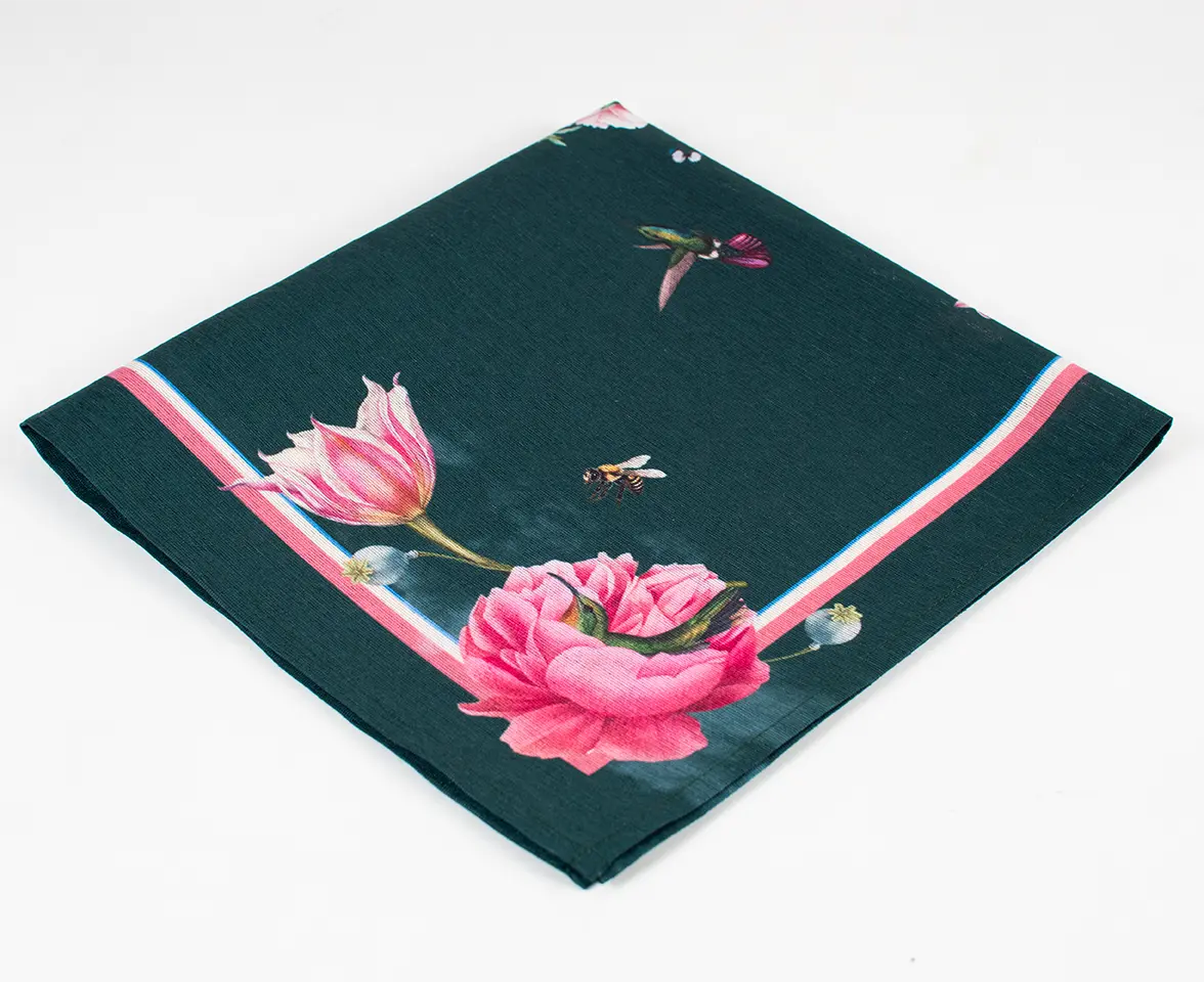 Elegant table settings with MUZALUCI polyester napkins and coasters