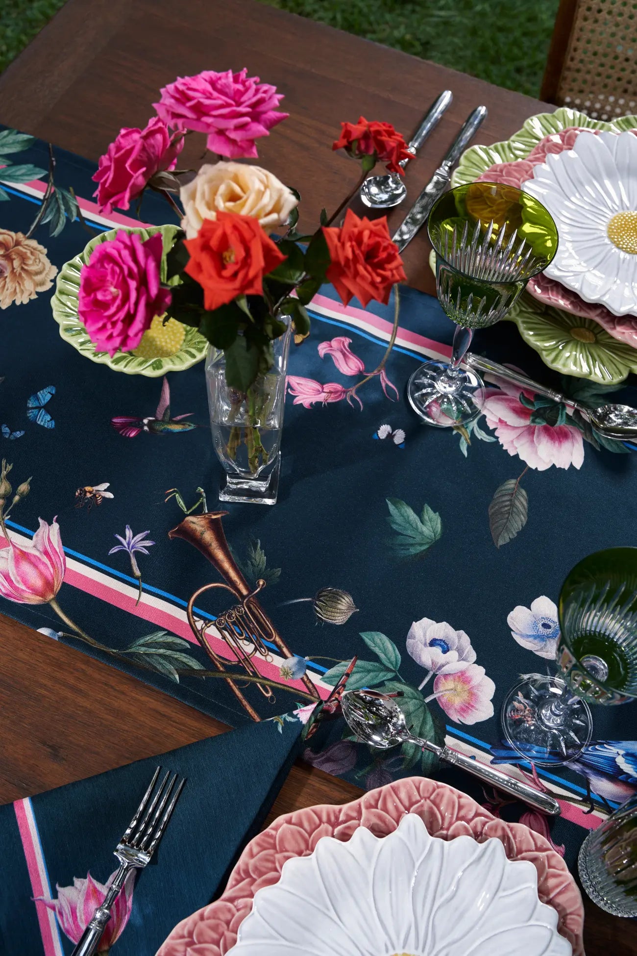 Transform Your Table with MUZALUCI: Perfect Ambiance, Elegant Napkins & Coasters"
Create the perfect dining experience with MUZALUCI