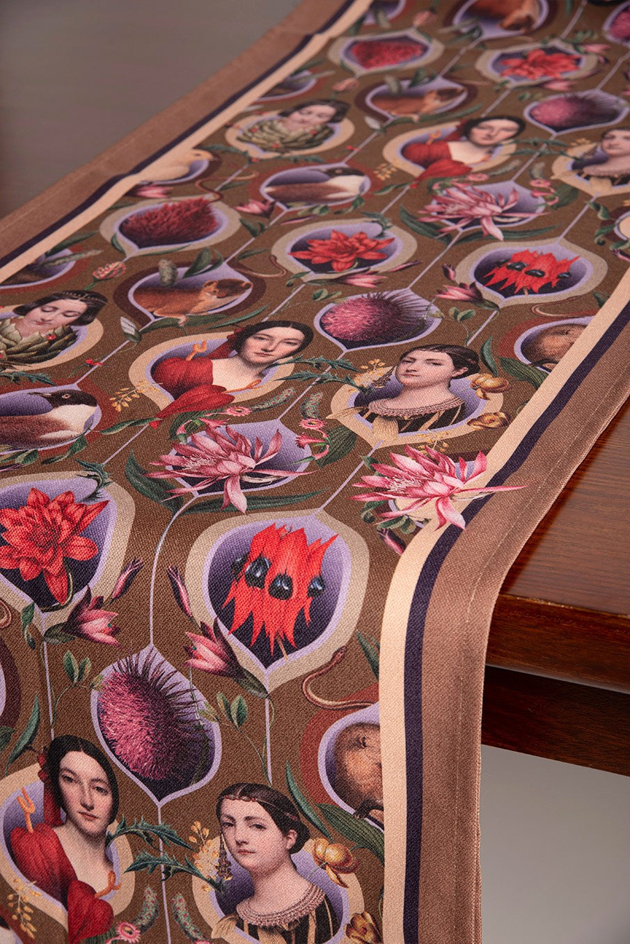 Retro - Table Runner