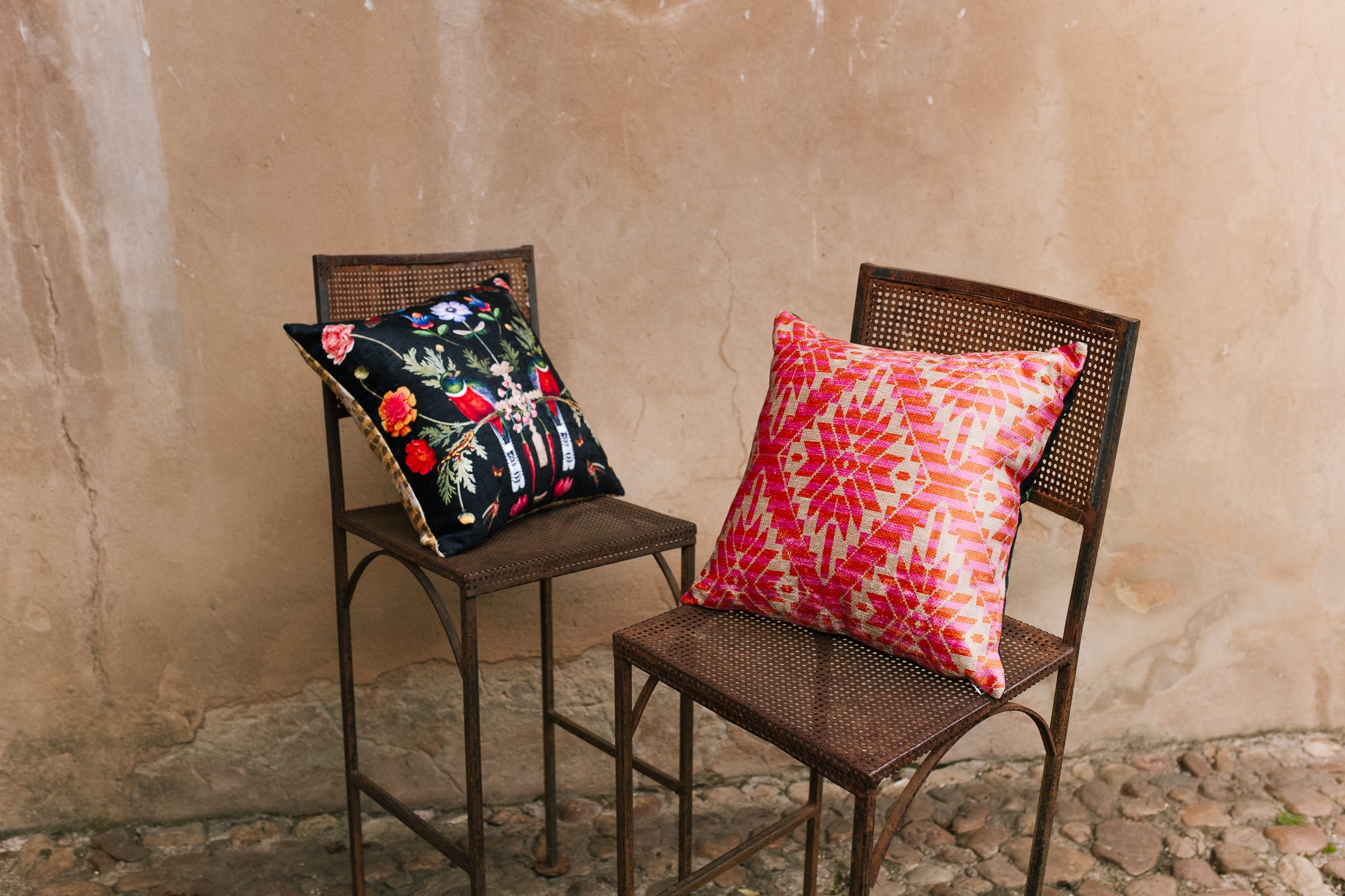 Velvet Pillow - Mexica Pink