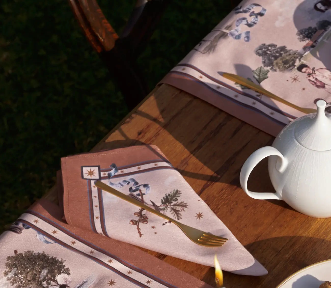 Elegant table settings with MUZALUCI polyester napkins and coasters