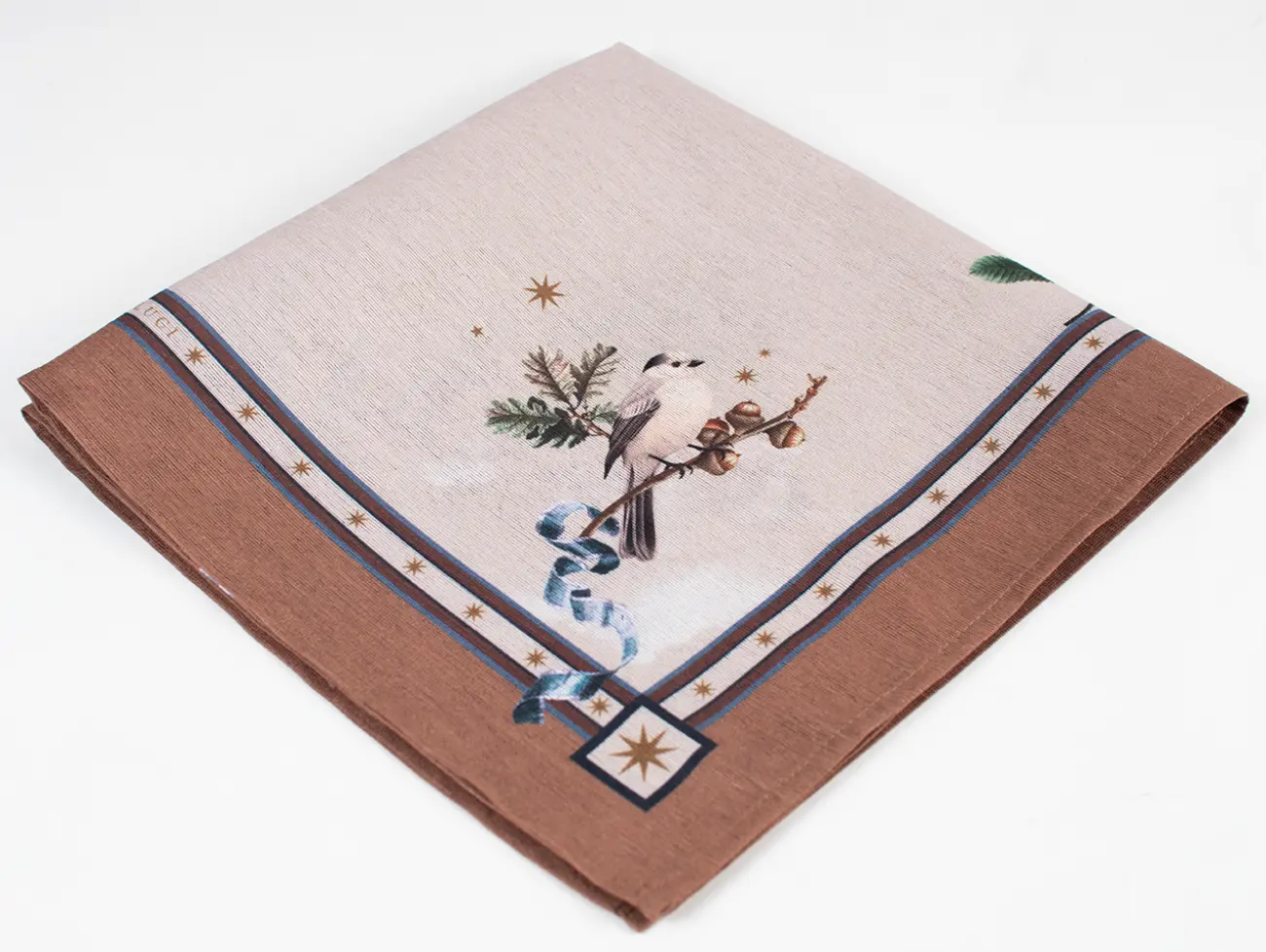 Premium napkins in tone-on-tone hem, with linen texture finish