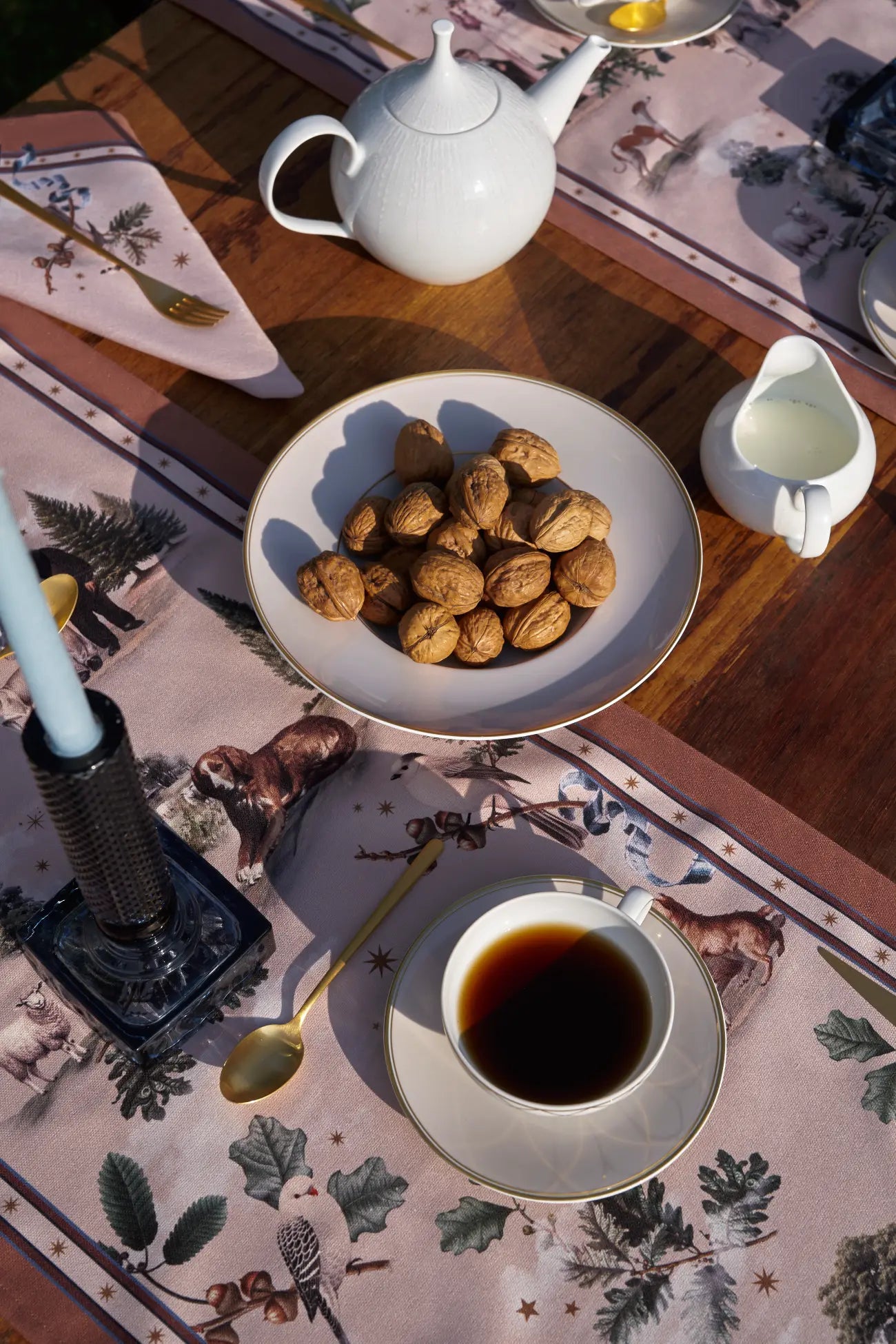 Make every meal special with MUZALUCI’s elegant polyester napkins and coasters