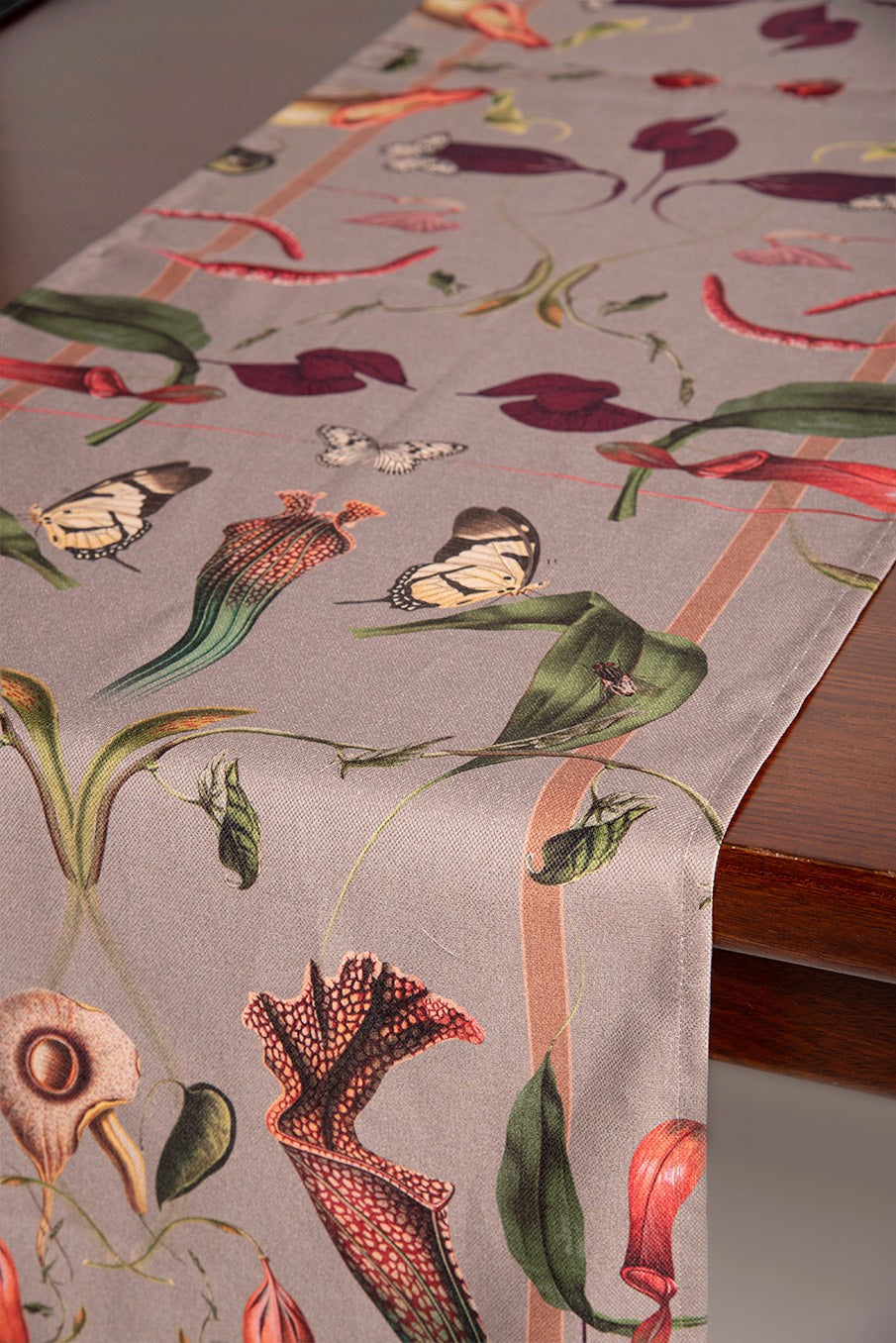 Carnivora Green - Table Runner